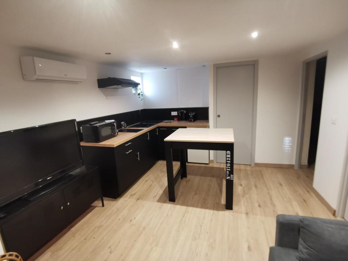 Gite 2 Chambres Avec Piscine Sernhac Exteriér fotografie
